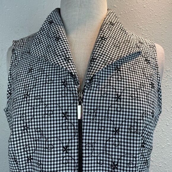 EUC Miss Dorby Womens Zip 🆙 Embroidered Buffalo Plaid Sleeveless Top Size 10P - Picture 2 of 6